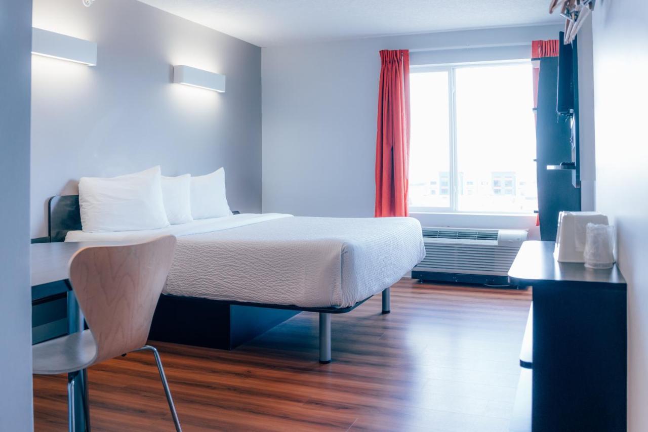 Motel 6 Airdrie Extérieur photo