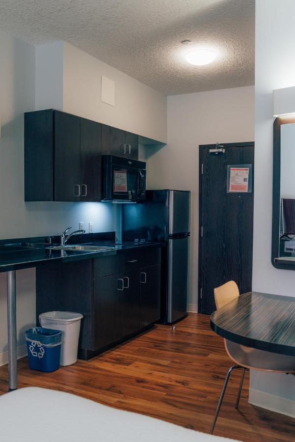 Motel 6 Airdrie Extérieur photo
