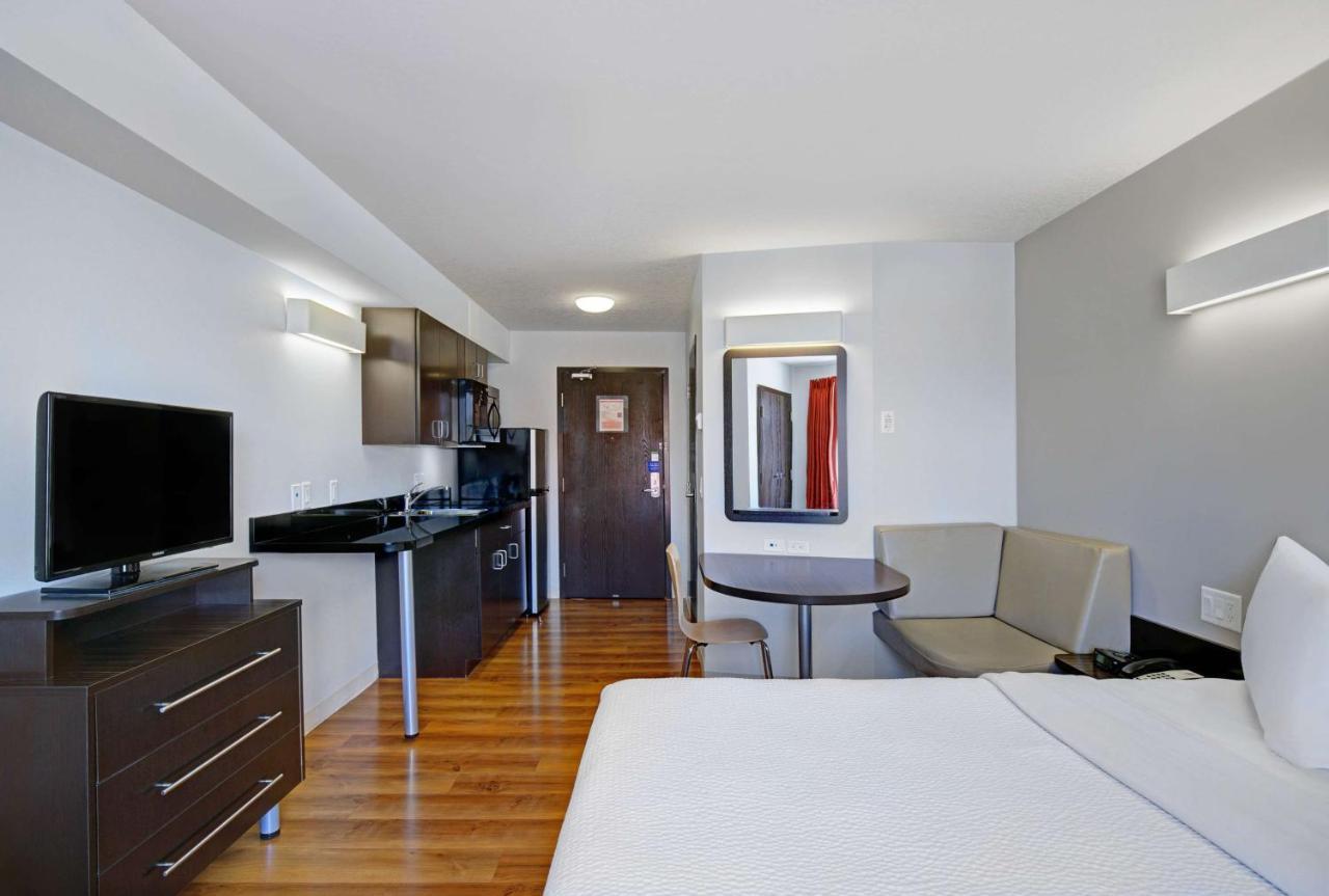 Motel 6 Airdrie Extérieur photo