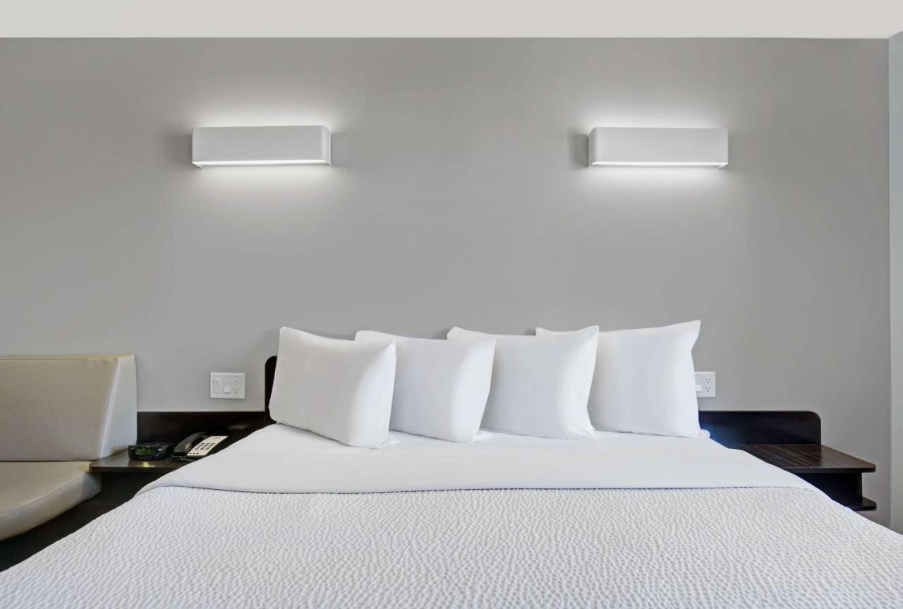 Motel 6 Airdrie Extérieur photo