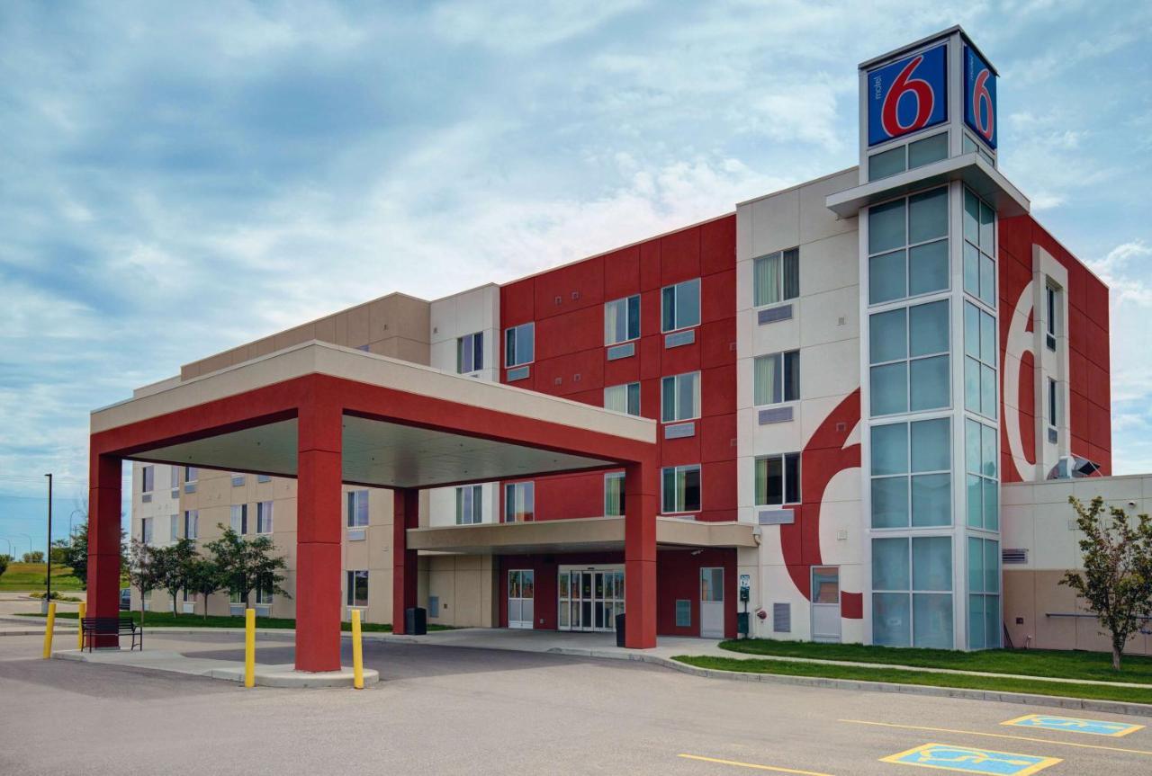 Motel 6 Airdrie Extérieur photo