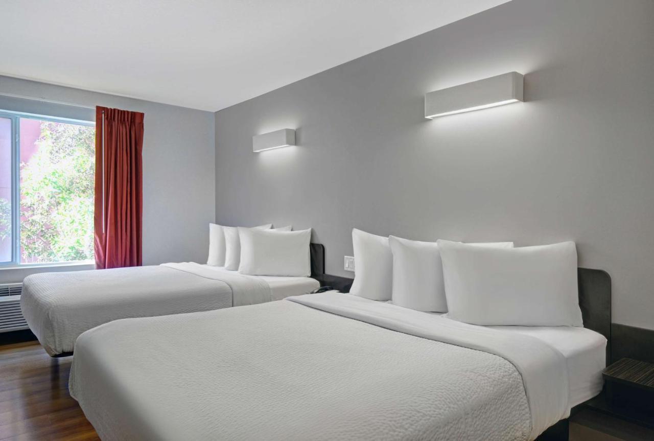 Motel 6 Airdrie Extérieur photo