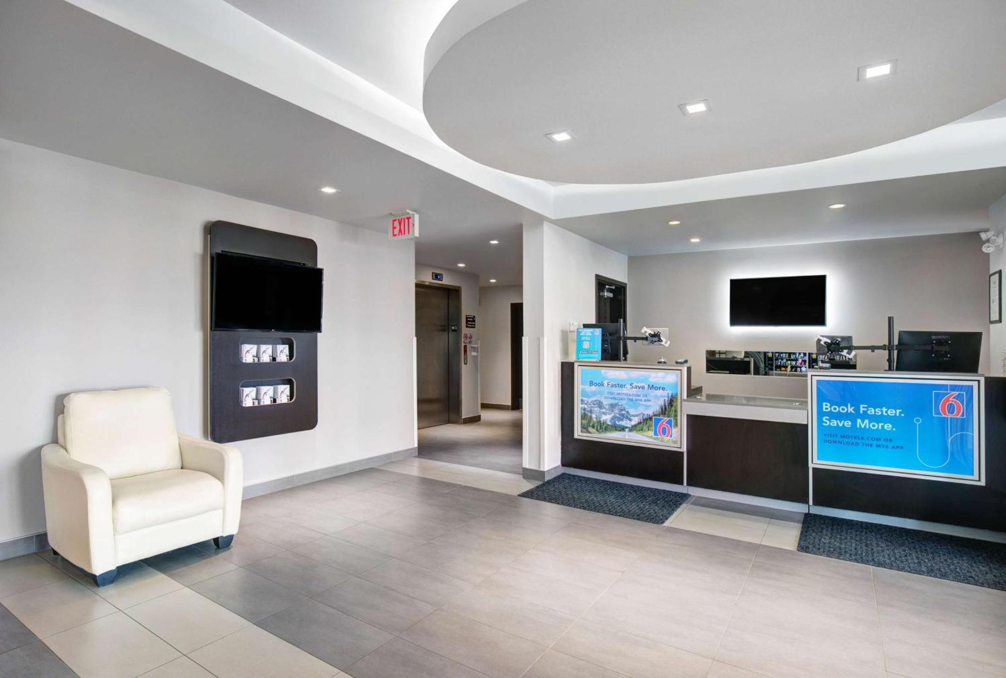 Motel 6 Airdrie Extérieur photo