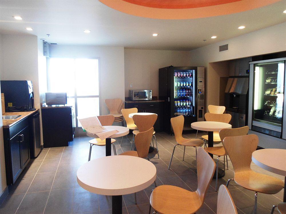 Motel 6 Airdrie Extérieur photo
