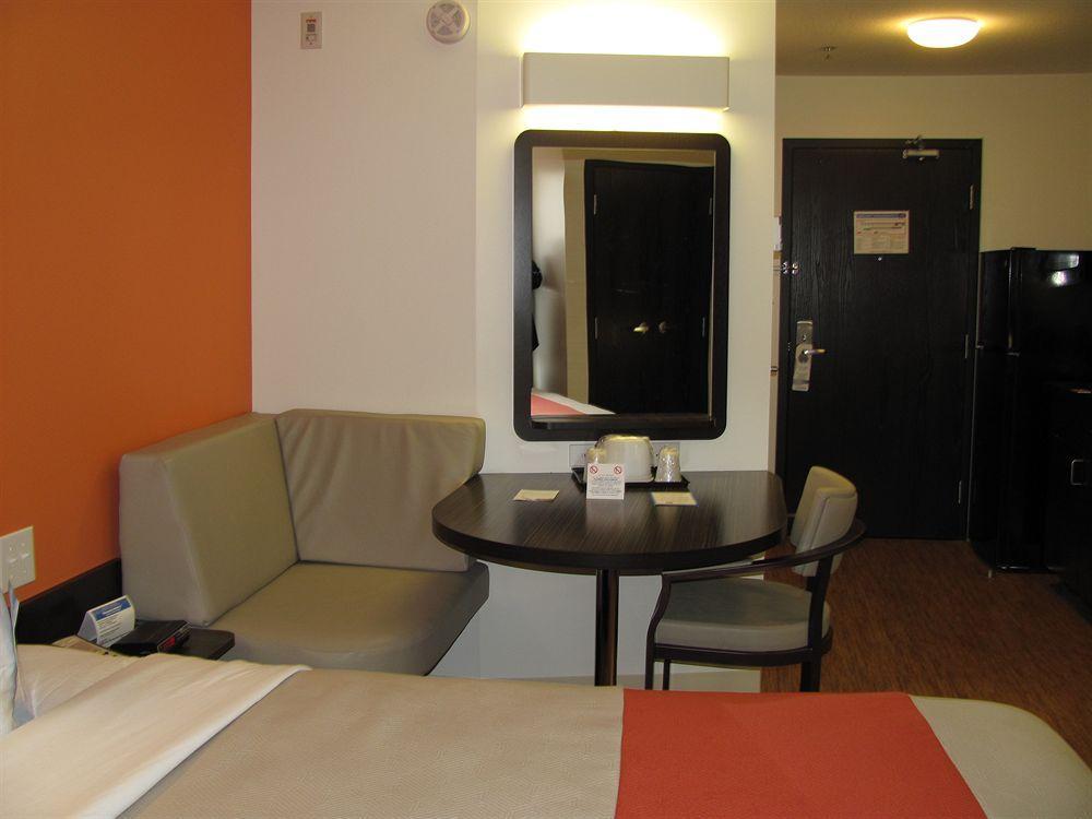 Motel 6 Airdrie Extérieur photo