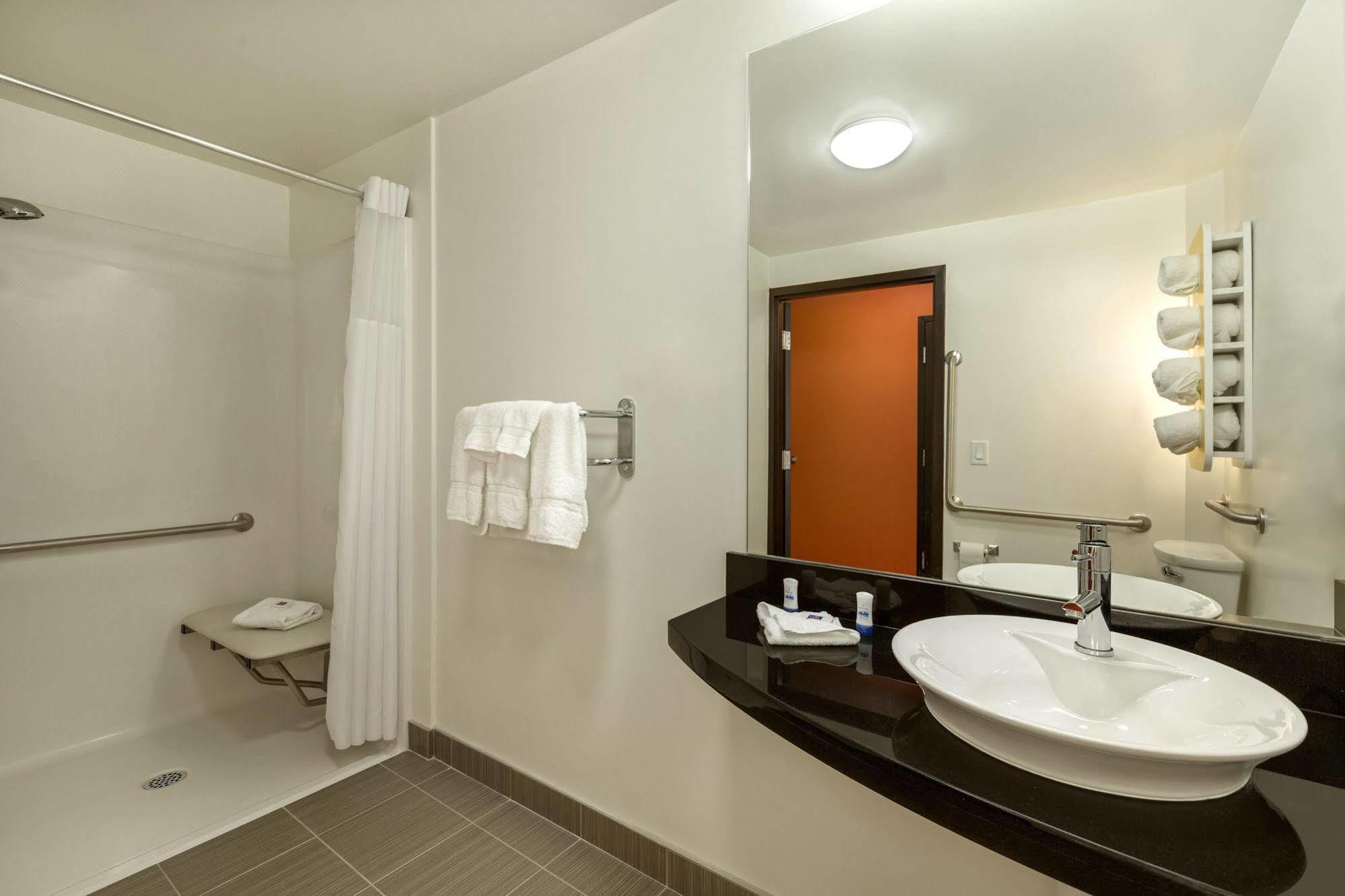 Motel 6 Airdrie Extérieur photo