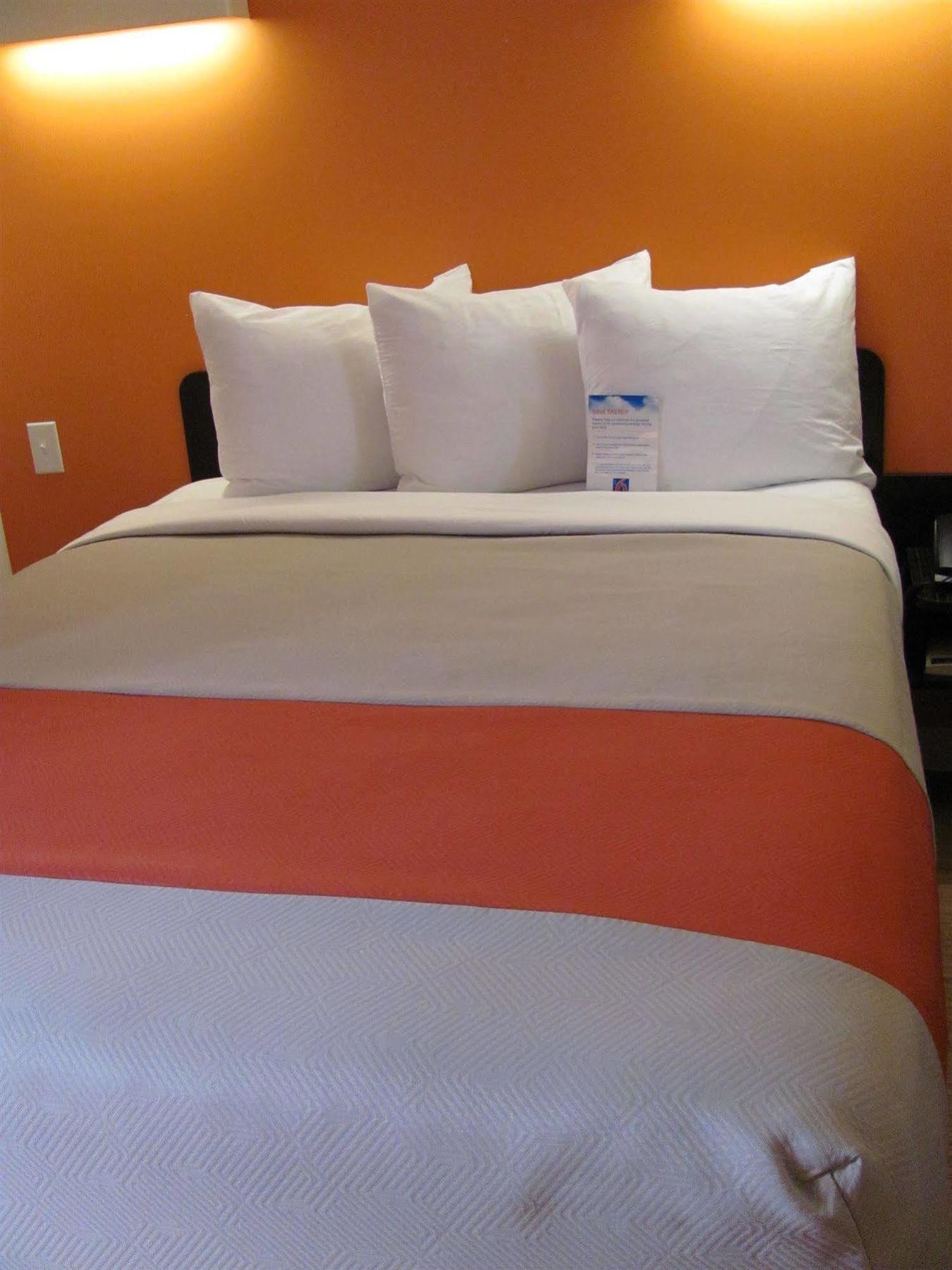 Motel 6 Airdrie Extérieur photo